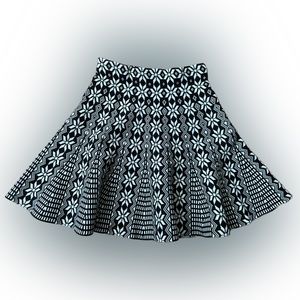 Xhilaration Women’s Knitted Skirt Black and White Size:S
